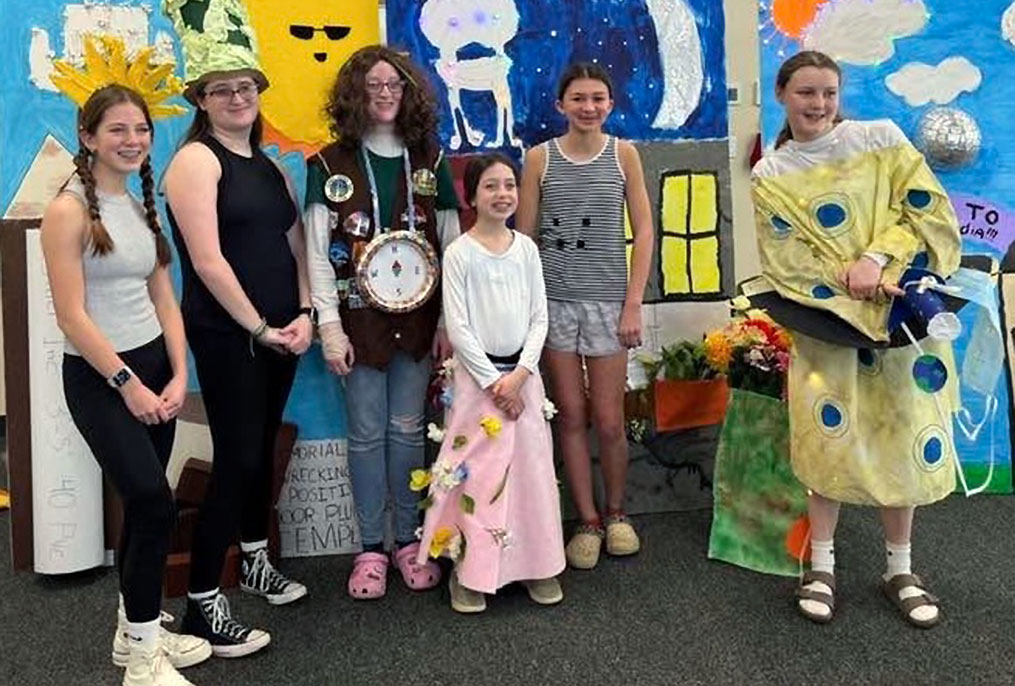 Middle School students dress for Odyssey of the Mind.